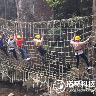 峡谷水上蜘蛛网趣桥  峡谷水上飞夺泸定桥