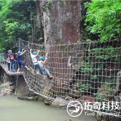 峡谷水上飞夺泸定桥  峡谷水上蜘蛛网趣桥